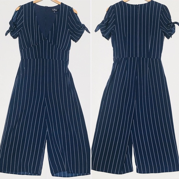 NWOT LULUS Women’s Navy and white pinstripe jumpsuit - Picture 3 of 6